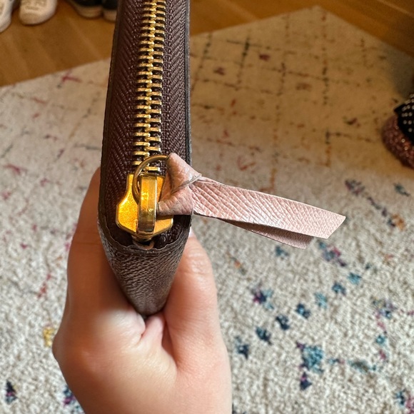 AUTHENTIC LOUIS VUITTON | Damier Ebene w Rose Ballerine interior Zippy Wallet - Picture 3 of 16